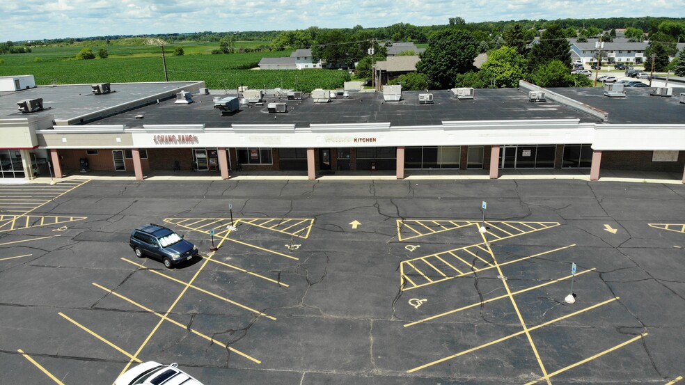 1100-1200 W Main St, Waupun, WI for lease - Building Photo - Image 2 of 9