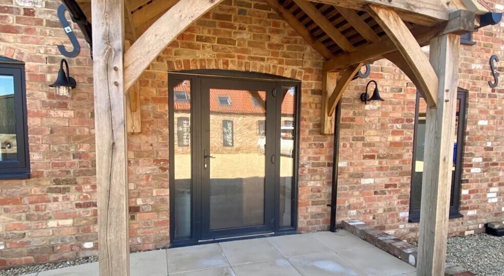 Arlingham Rd, Saul à louer - Photo du bâtiment - Image 3 de 3