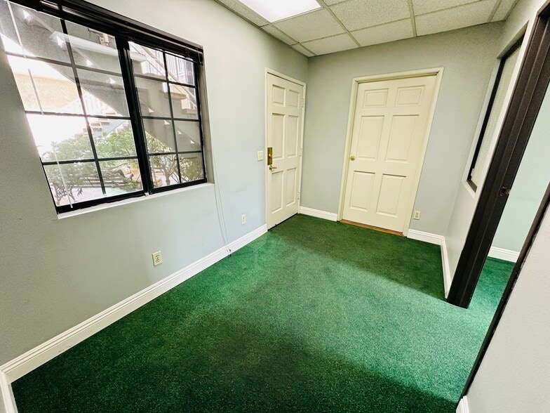 370 W Grand Blvd, Corona, CA for lease - Building Photo - Image 2 of 21