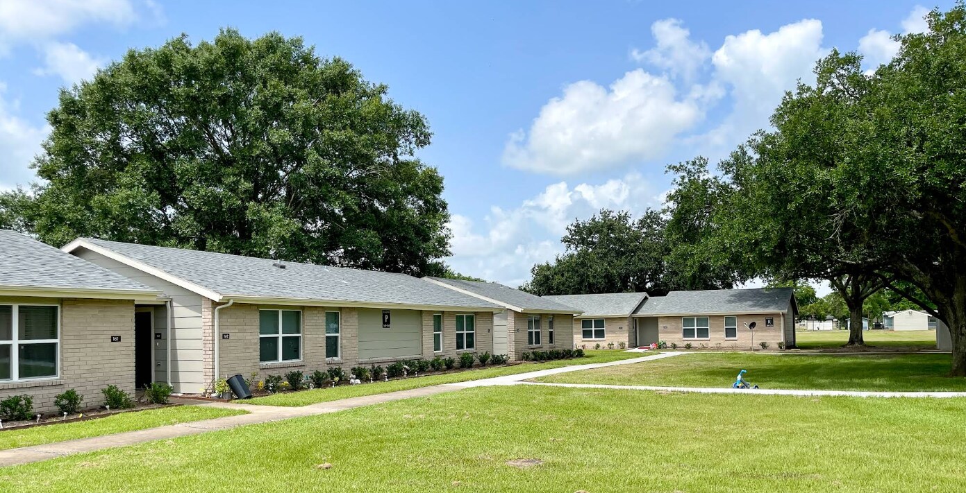 800 Avenue F, Bay City, TX for lease Primary Photo- Image 1 of 7