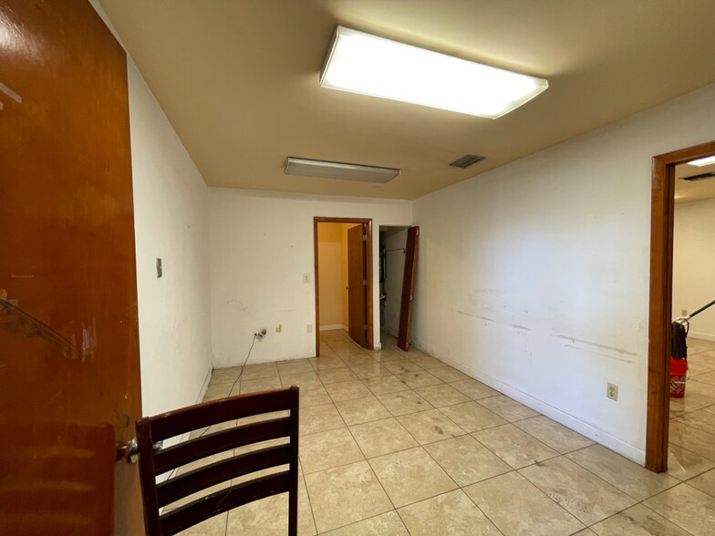 5000 NW 74th Ave, Miami, FL à louer - Photo du bâtiment - Image 2 de 9