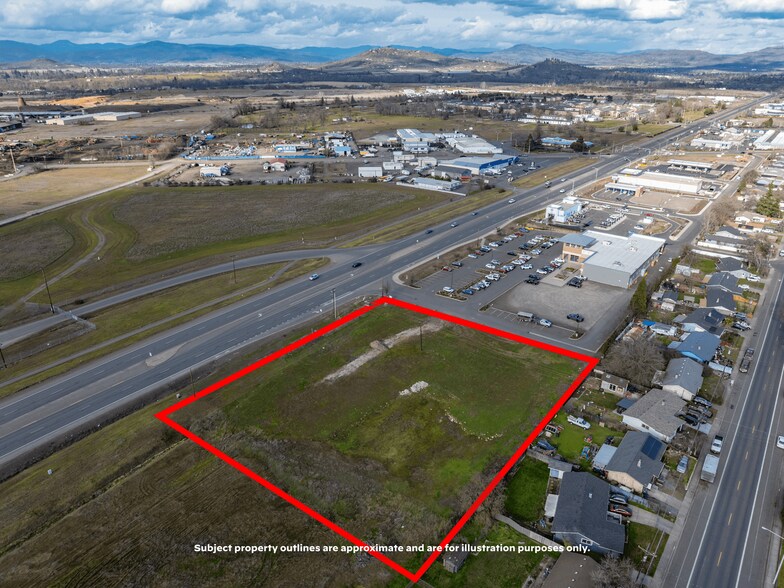 8074 Highway 62, White City, OR à vendre - Photo du bâtiment - Image 2 de 10