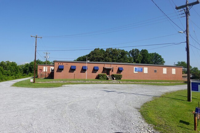 Plus de détails pour 1495 N Main St, Hendersonville, NC - Industriel à louer