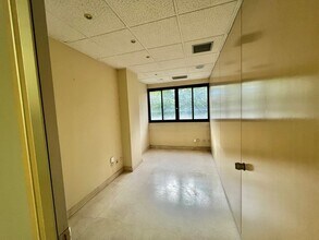 Calle Real, 34, Collado Villalba, Madrid for lease Interior Photo- Image 1 of 7