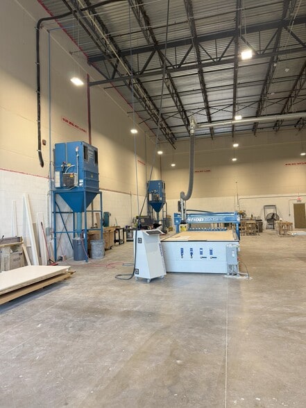 Turnkey Granite & Cabinetry Campus portefeuille de 2 propriétés à vendre sur LoopNet.ca - Photo intérieure - Image 3 de 9