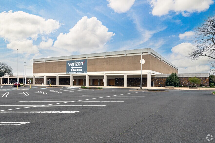 3900 Rockhill Blvd, Bensalem, PA à louer - Photo du bâtiment - Image 2 de 3