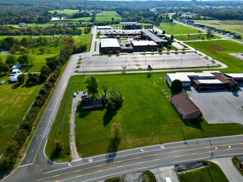 2568 Genesis Rd, Crossville, TN à vendre - Photo du bâtiment - Image 2 de 5