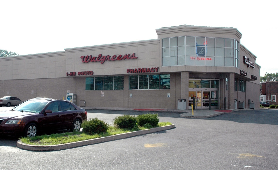 1607 Bridge St, Philadelphia, PA for lease - Primary Photo - Image 1 of 5