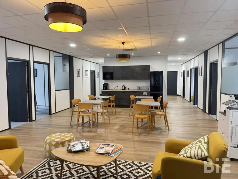 Office in Mérignac for lease - Interior Photo - Image 2 of 7