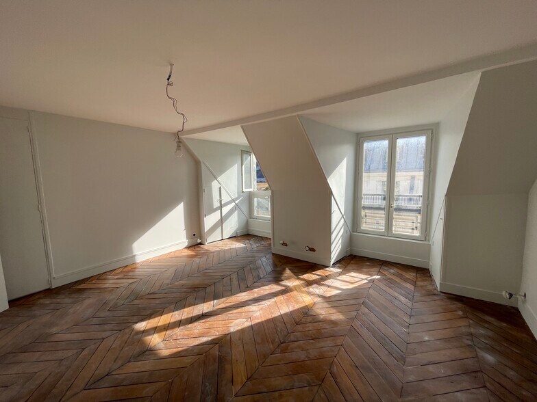 8 Rue Des Capucines, Paris à louer - Photo du bâtiment - Image 3 de 7