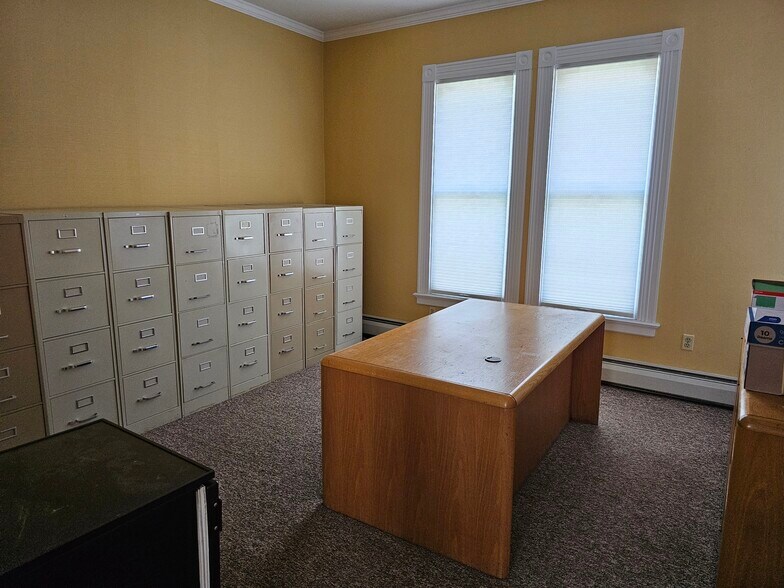 5 Gansevoort St, Bath, NY à louer - Photo du bâtiment - Image 2 de 9