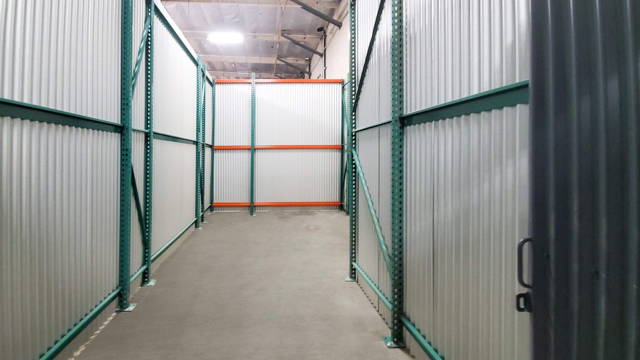 21350 Lassen St, Chatsworth, CA for lease Interior Photo- Image 1 of 1