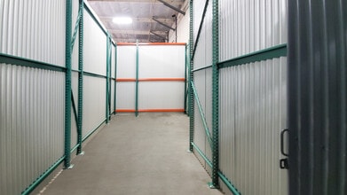 21350 Lassen St, Chatsworth, CA for lease Interior Photo- Image 1 of 1
