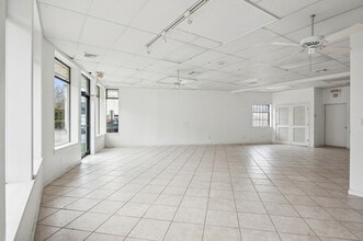 348 Montauk Hwy, Wainscott, NY for lease Interior Photo- Image 2 of 8