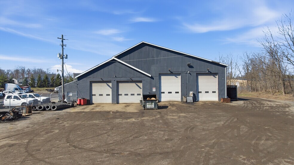 11911 Cleveland Ave NW, Uniontown, OH à vendre - Photo du bâtiment - Image 3 de 23