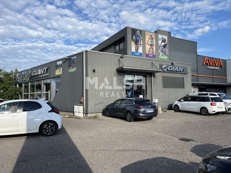 Retail in Caluire-et-Cuire for lease - Building Photo - Image 2 of 13
