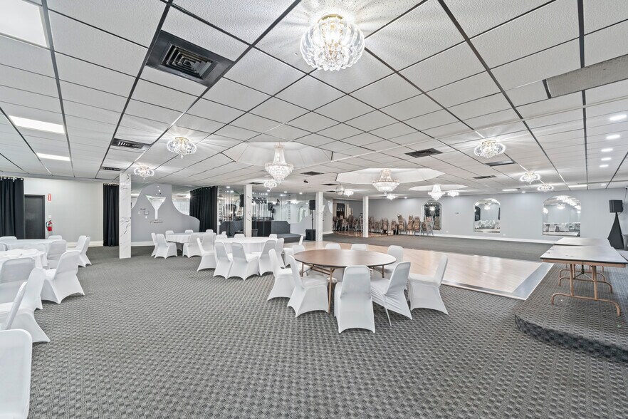 10140 S Roberts Rd, Palos Hills, IL à vendre - Photo du bâtiment - Image 3 de 33