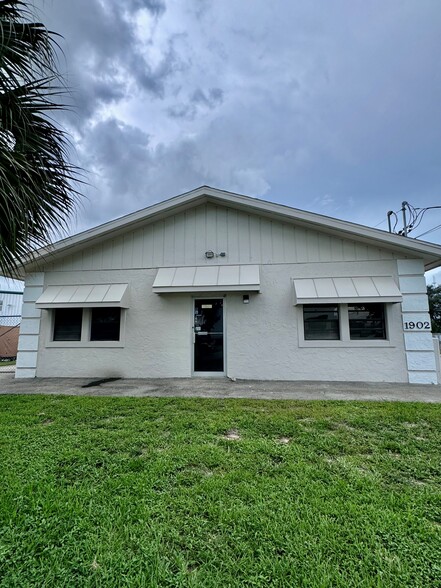 1902 Elsa St, Naples, FL for sale - Building Photo - Image 1 of 5