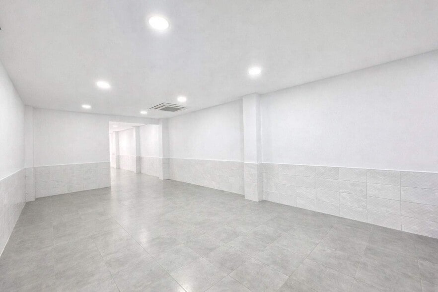 Retail in Gandia, Valencia for sale - Interior Photo - Image 3 of 7