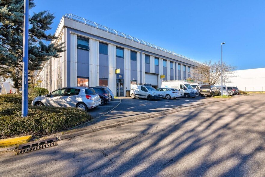 Office in Aulnay-sous-Bois for lease - Building Photo - Image 1 of 16