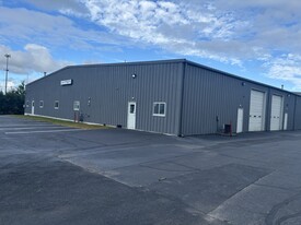 5,700 SF Industrial/Flex Space - Entrepôt