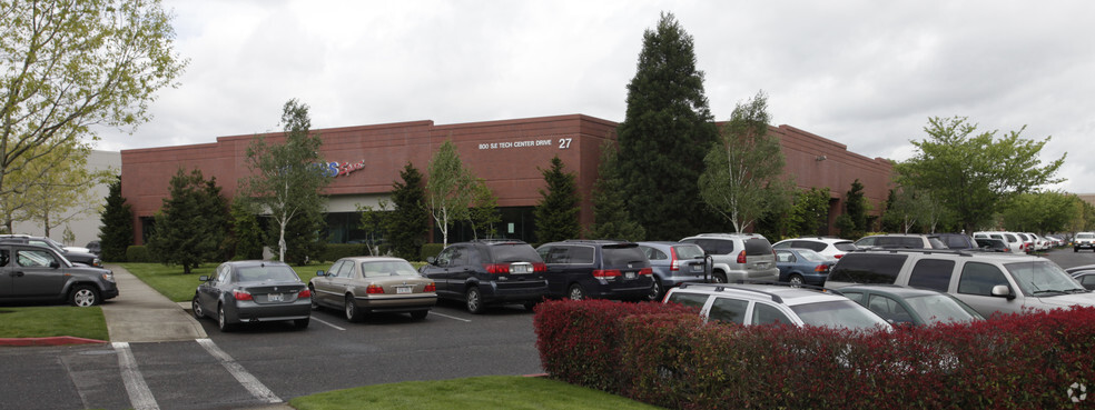 800 SE Tech Center Dr, Vancouver, WA for lease - Primary Photo - Image 1 of 3