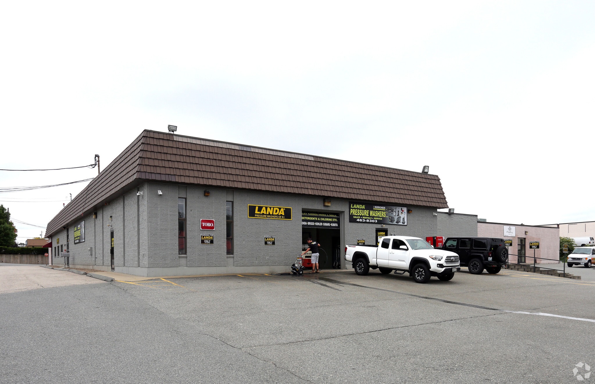 11 Comstock Pky, Cranston, RI à vendre Photo principale- Image 1 de 33