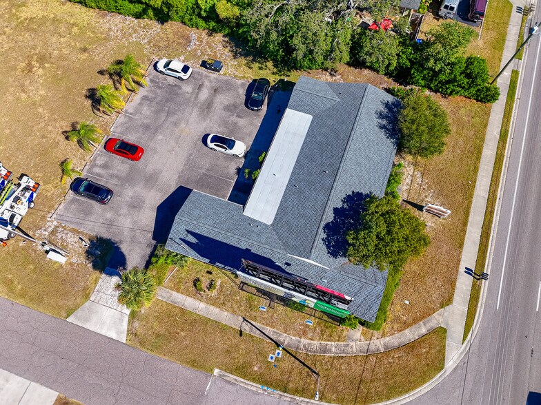 14385 Walsingham Rd, Largo, FL à vendre - Photo du bâtiment - Image 3 de 23