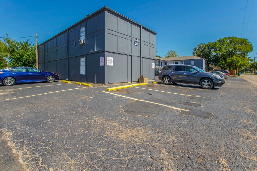 600 E Craven Ave, Waco, TX à vendre - Photo du bâtiment - Image 2 de 8