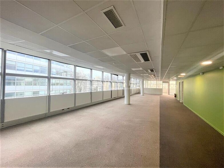 Bureau dans Pantin à louer - Photo du bâtiment - Image 2 de 7