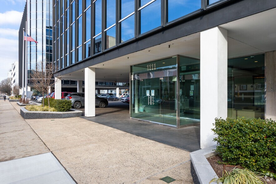 1111 Summer St, Stamford, CT à louer - Photo du bâtiment - Image 3 de 4