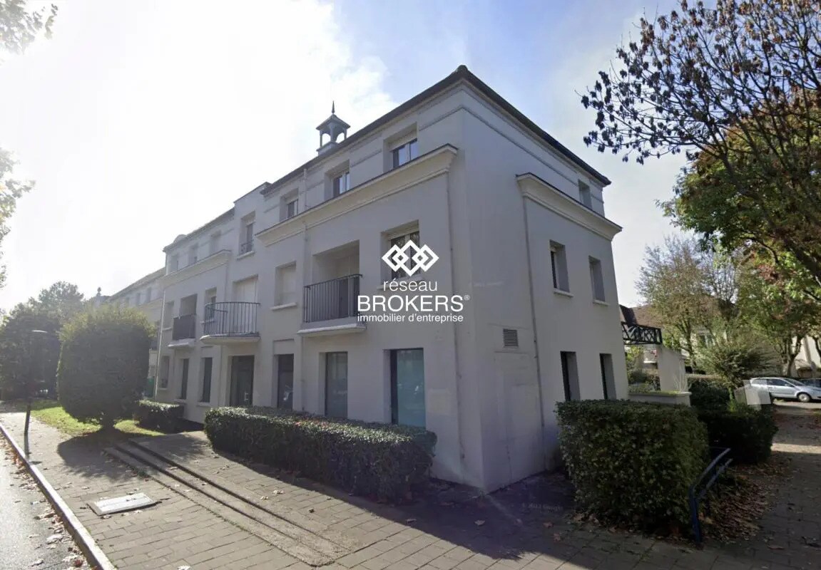 Commerce de détail dans Bussy-Saint-Georges à louer Photo du bâtiment- Image 1 de 5