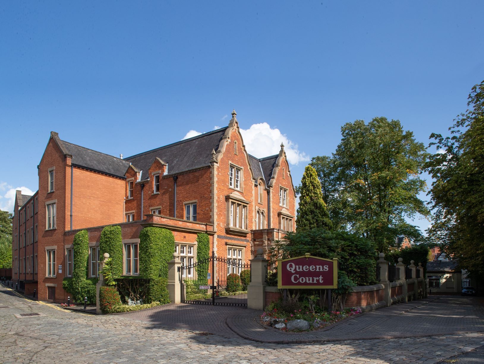 Wilmslow Rd, Alderley Edge à louer Photo du bâtiment- Image 1 de 6