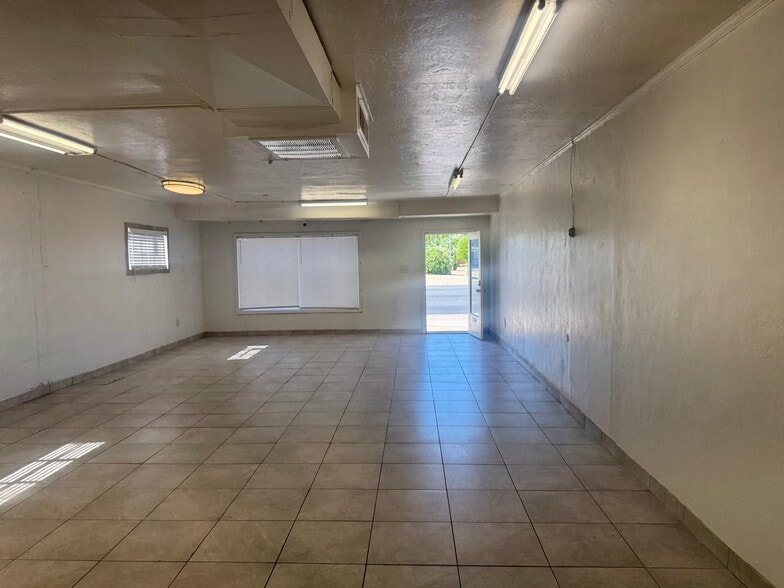 929-931 E Indian School Rd, Phoenix, AZ for lease - Building Photo - Image 2 of 5