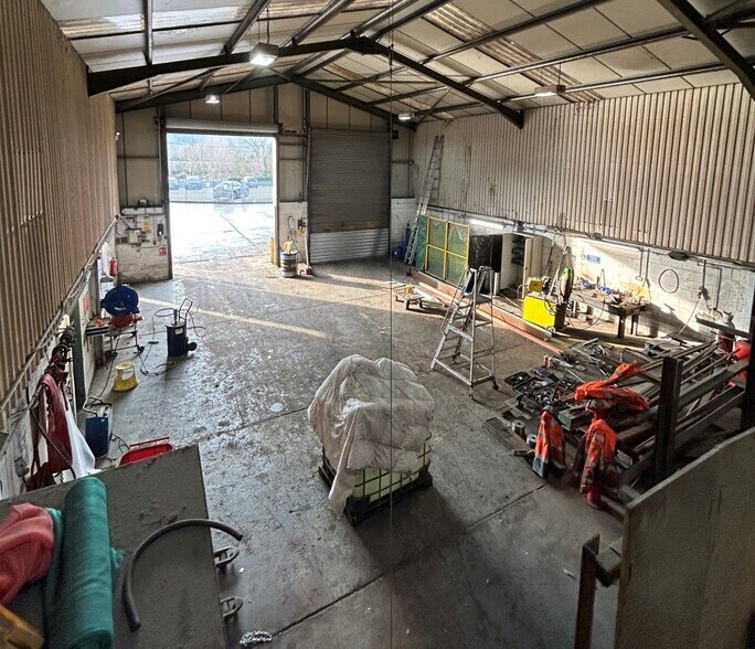 Low Mills Ln, Dewsbury à louer - Photo du bâtiment - Image 2 de 3