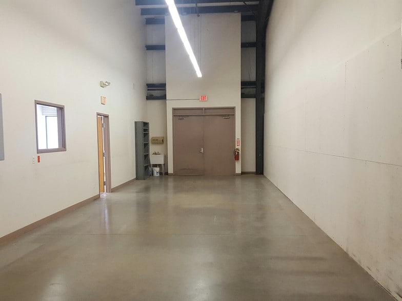 760 Kacena Dr, Hiawatha, IA for lease - Building Photo - Image 3 of 22