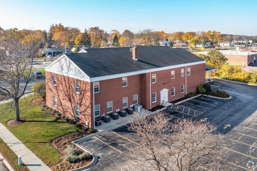 450 E Higgins Rd, Elk Grove Village, IL à louer - Photo du bâtiment - Image 2 de 11