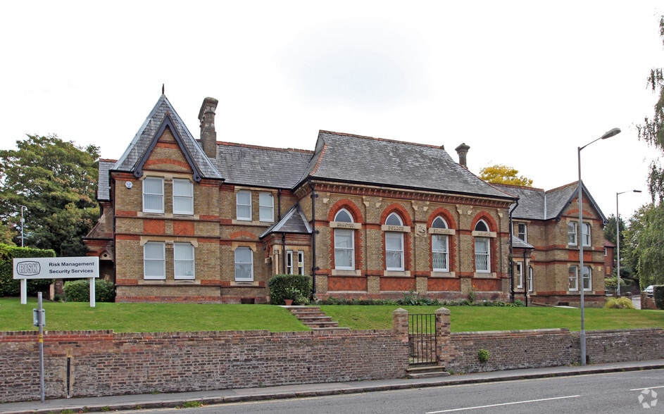 Hughenden Rd, High Wycombe for lease - Primary Photo - Image 1 of 11