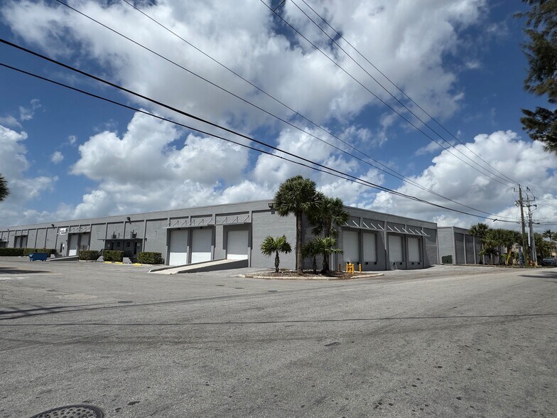 7441-7571 NW 78th St, Medley, FL for lease - Building Photo - Image 3 of 24