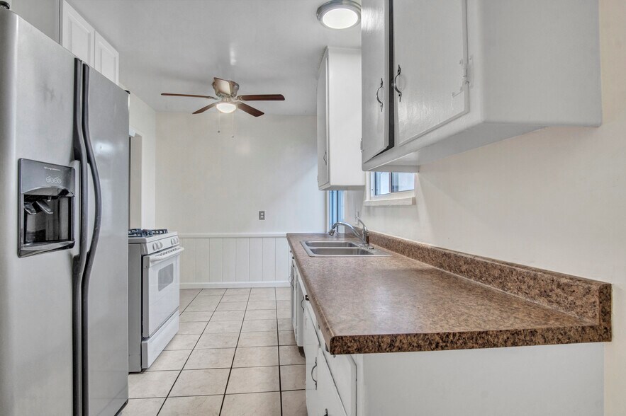 13226 Vanowen St, North Hollywood, CA à vendre - Photo du bâtiment - Image 3 de 9