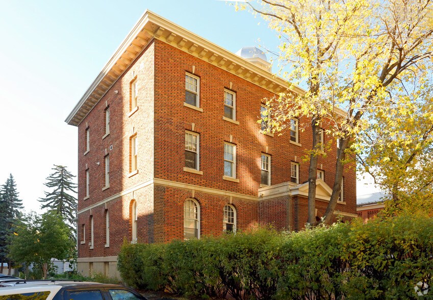 9916 110th St NW, Edmonton, AB à vendre - Photo principale - Image 1 de 1