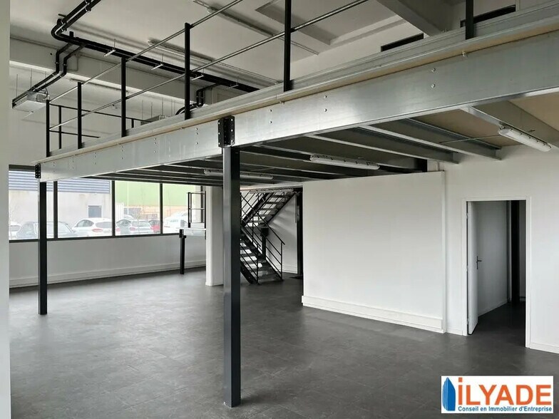 Office in Gardanne for lease - Interior Photo - Image 3 of 6