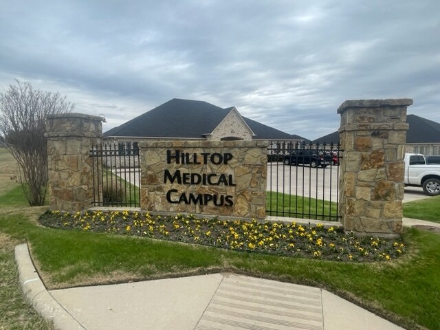 925 Hilltop Dr, Weatherford, TX à louer - Photo du bâtiment - Image 3 de 6