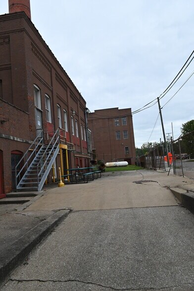 801 Glasgow Ave, Fort Wayne, IN à vendre - Photo du bâtiment - Image 2 de 9