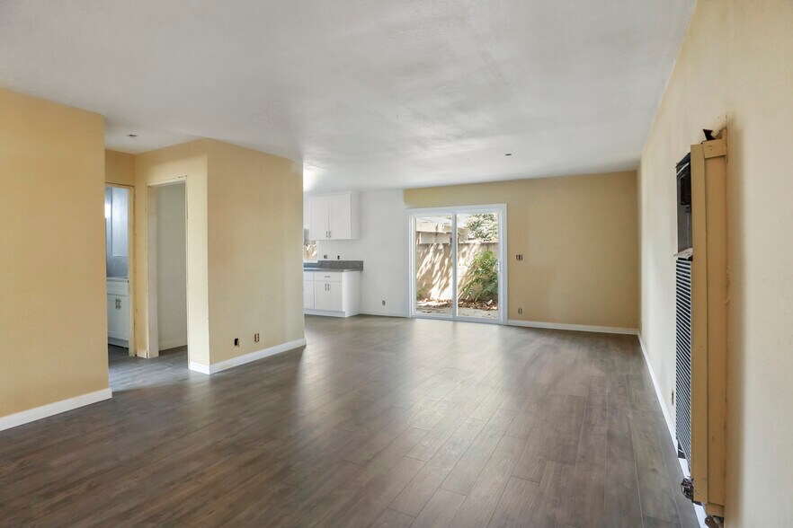 1001-1003 W Myrtle St, Santa Ana, CA à vendre - Photo intérieure - Image 3 de 49