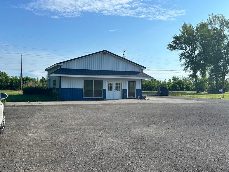 3857 State Route 104, Williamson, NY à vendre - Photo du bâtiment - Image 2 de 20