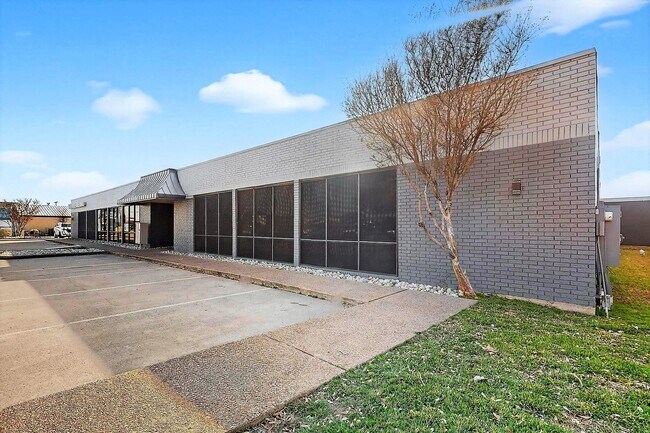 Plus de détails pour 5755 Rufe Snow Dr, North Richland Hills, TX - Bureau, Bureau/Commerce de détail à louer