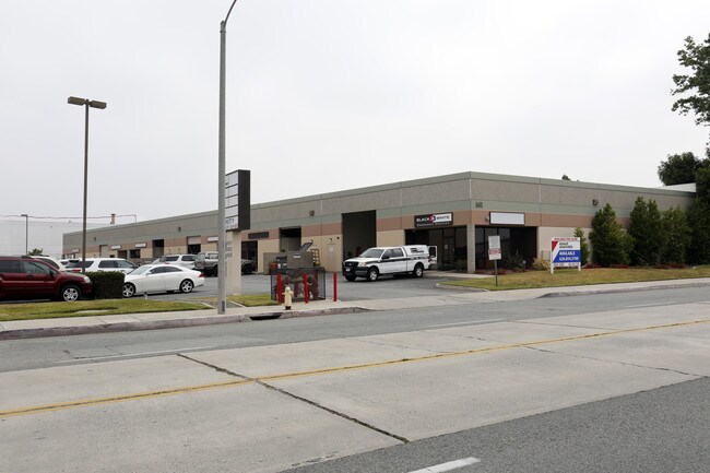 Plus de détails pour 1611-1635 W San Bernardino Rd, Covina, CA - Industriel à louer