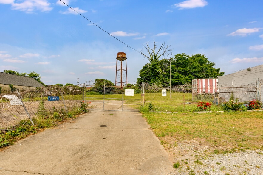 1155 SW Sylvan Rd, Atlanta, GA for lease - Building Photo - Image 3 of 19