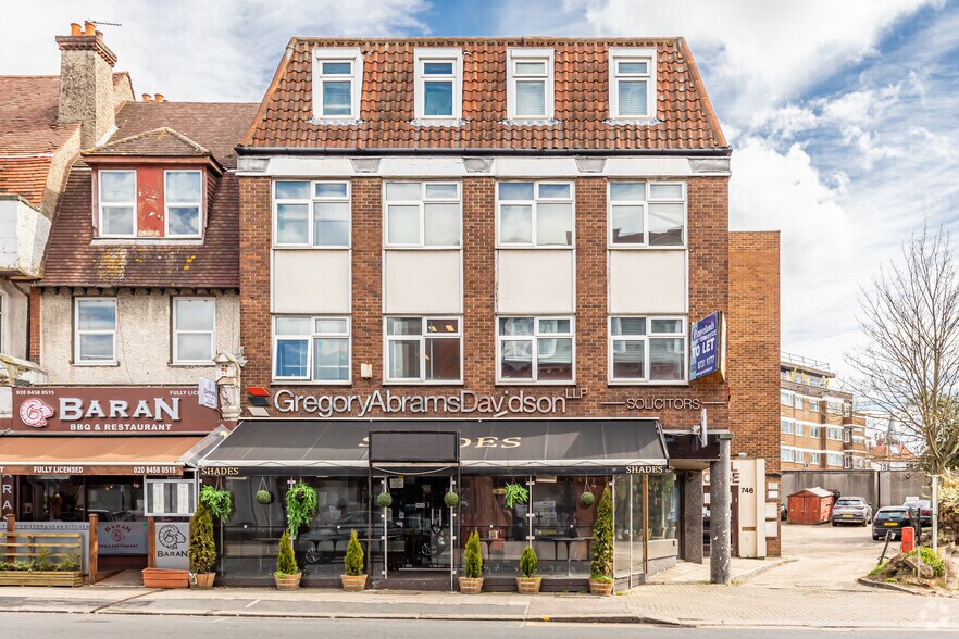 746 Finchley Rd, Londres à louer - Photo du bâtiment - Image 3 de 8